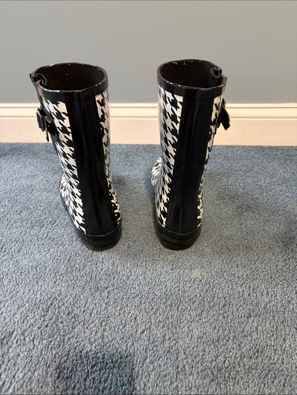 London Fog Black and White Houndstooth Rain Boots - Picture 4 of 4